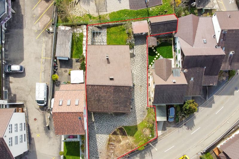 Multi-generation house with 3 apartments and development potential (12)