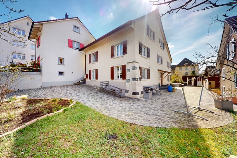 Multi-generation house with 3 apartments and development potential (2)