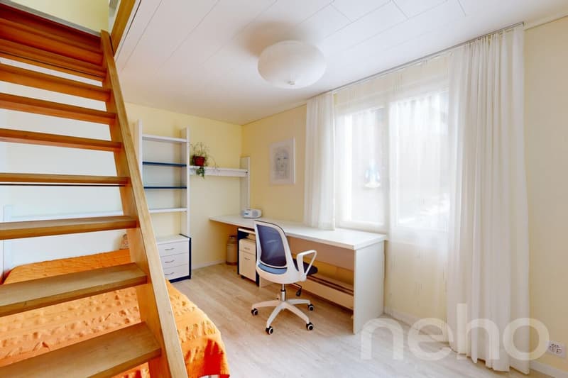 Maison ensoleillée de trois familles, 2 locaux commerciaux et beaucoup de potentiel (9)