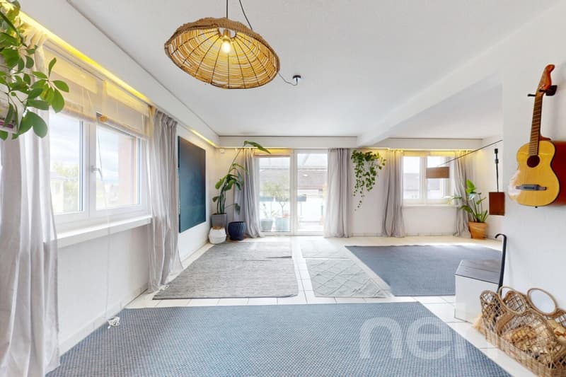 Spacious 6.5 room apartment on its own entire floor! (5)