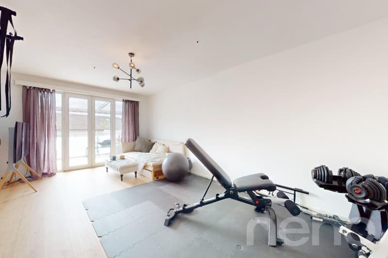 Spacious 6.5 room apartment on its own entire floor! (8)