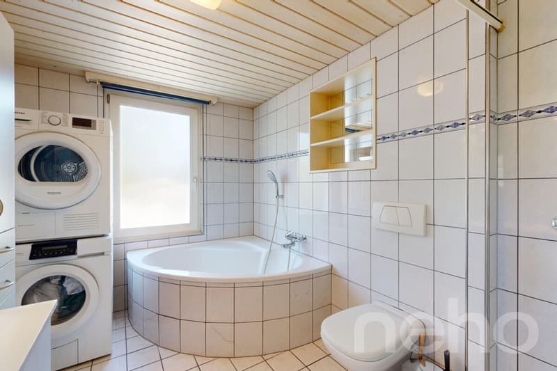 Charming 5-room corner row house in a desirable location in Bottighofen (11)