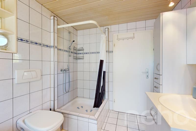 Charming 5-room corner row house in a desirable location in Bottighofen (10)