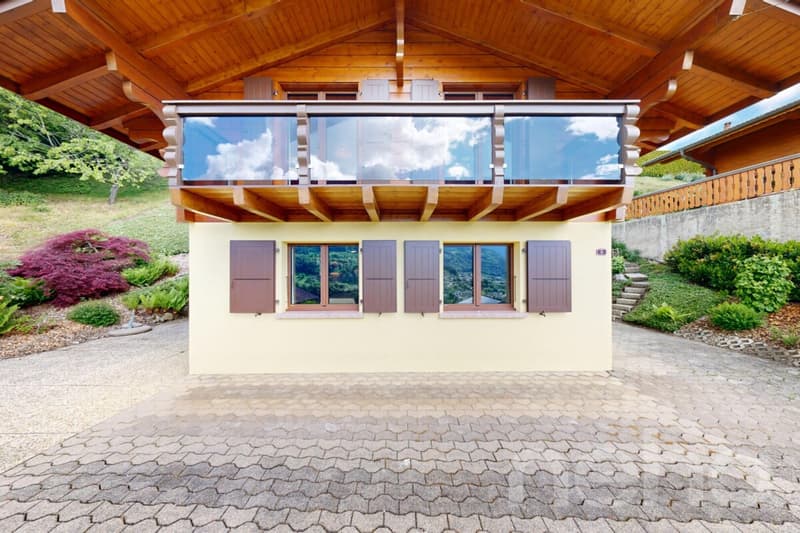 Exclusive: Charming 3-bedroom chalet in excellent condition (1)