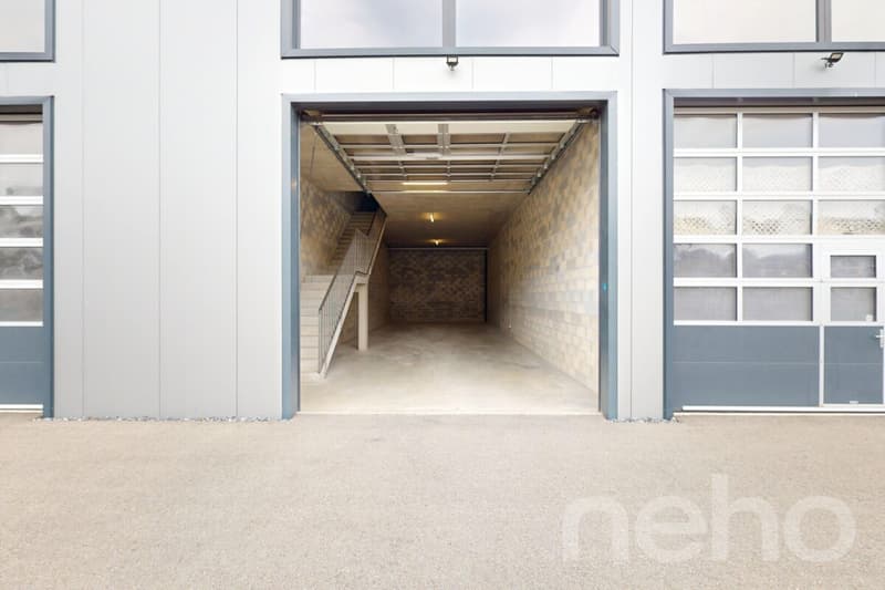 Multi-purpose venue for operators or investors (3)