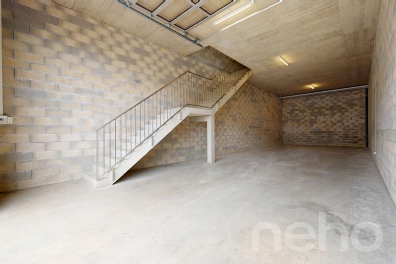 Multi-purpose venue for operators or investors (4)