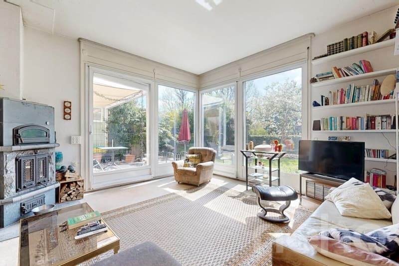 Charming semi-detached house with sunny garden in Unterengstringen (1)