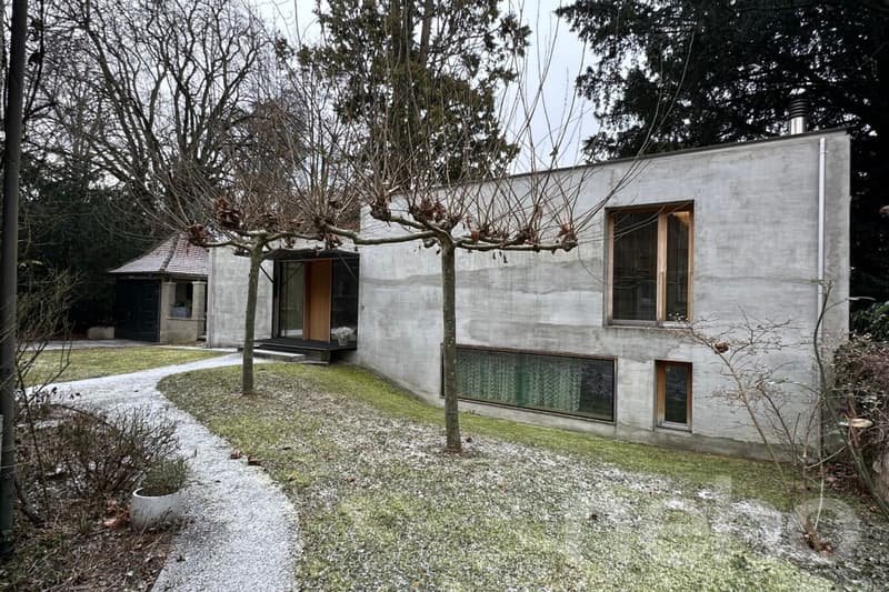 Modern Home with Garden, Garage & Welcoming Ambiance (11)