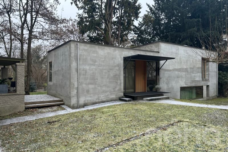 Modern Home with Garden, Garage & Welcoming Ambiance (2)