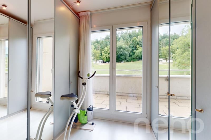 Exclusive 5.5-room attic apartment with direct lift access (10)