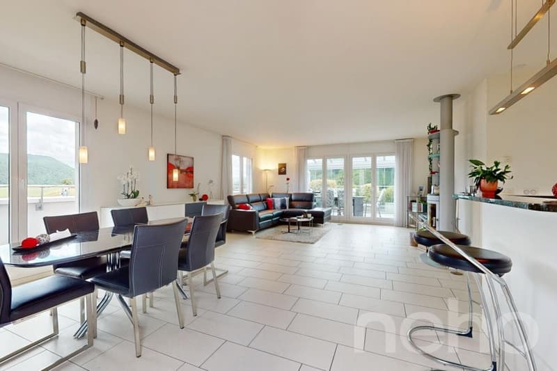 Exclusive 5.5-room attic apartment with direct lift access (3)