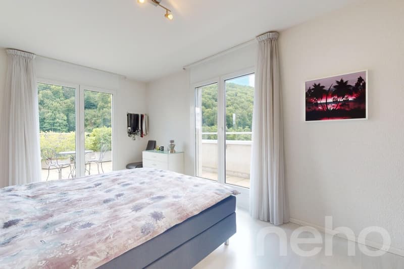 Exclusive 5.5-room attic apartment with direct lift access (9)