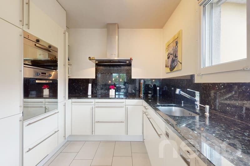 Exclusive 5.5-room attic apartment with direct lift access (7)