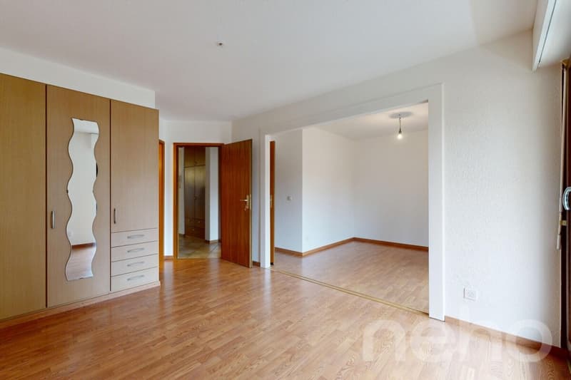 Apartment with panoramic views of the lake and the Alps, close to the center (11)