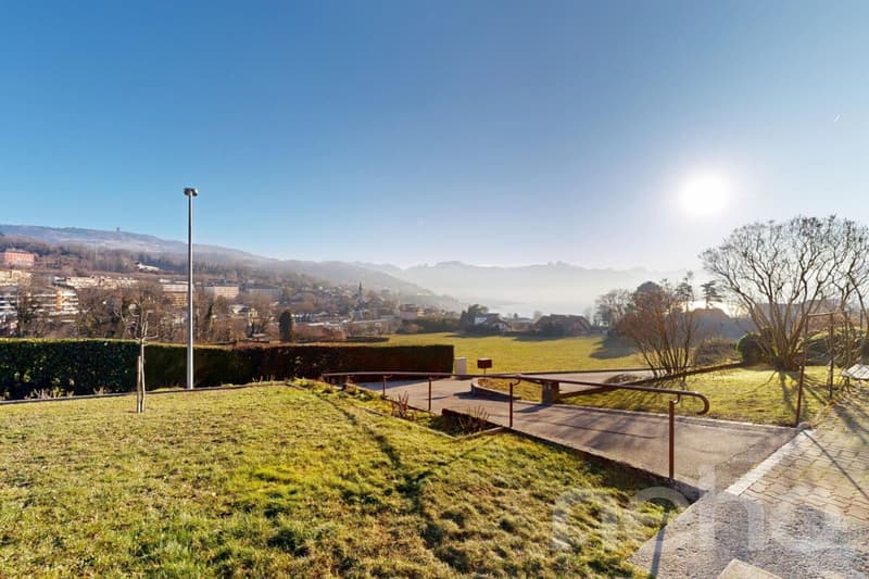 Charming villa with unobstructed view of the Alps and the lake (4)