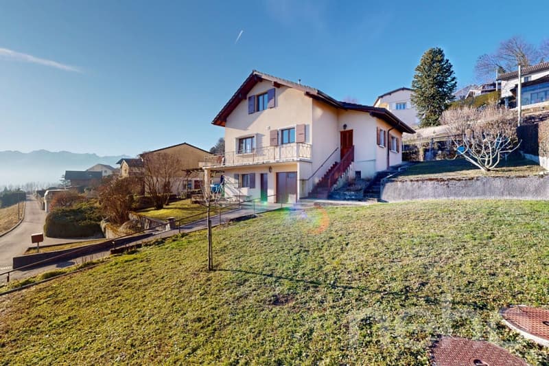 Charming villa with unobstructed view of the Alps and the lake (2)
