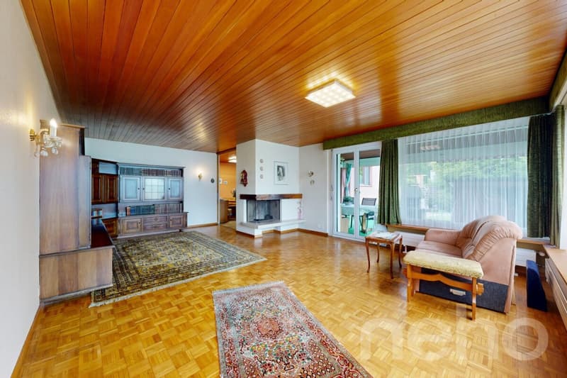 Spacious 7½ room single-family house with pool in a preferred residential area (7)