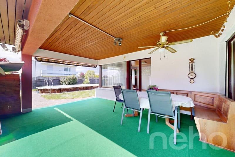 Spacious 7½ room single-family house with pool in a preferred residential area (4)