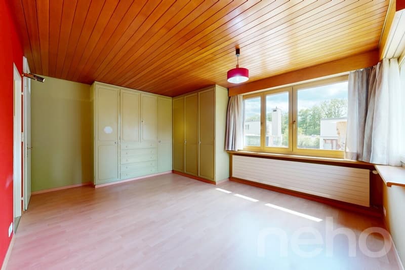 Spacious 7½ room single-family house with pool in a preferred residential area (11)