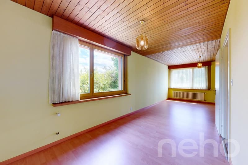 Spacious 7½ room single-family house with pool in a preferred residential area (9)