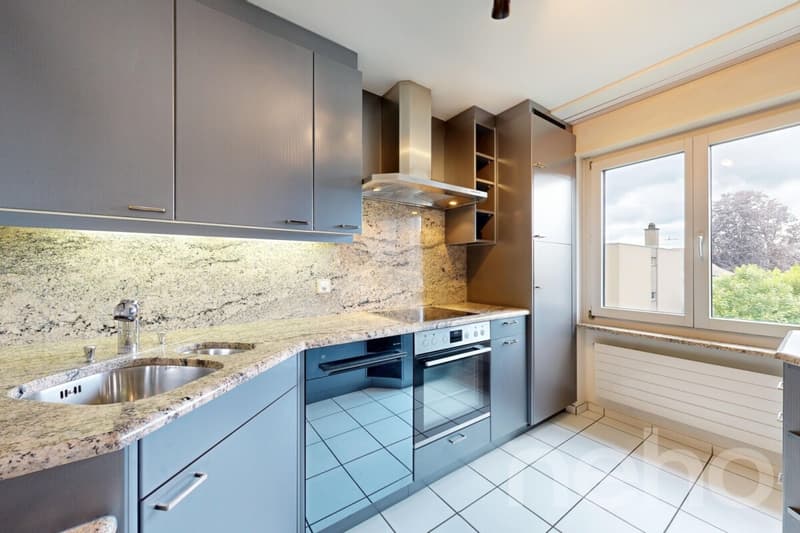 Bright 3.5-room apartment with balcony and garage in Schönenwerd (3)