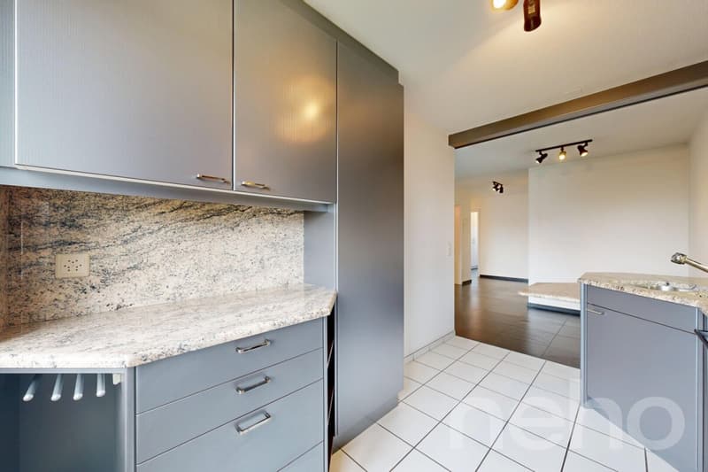 Bright 3.5-room apartment with balcony and garage in Schönenwerd (4)