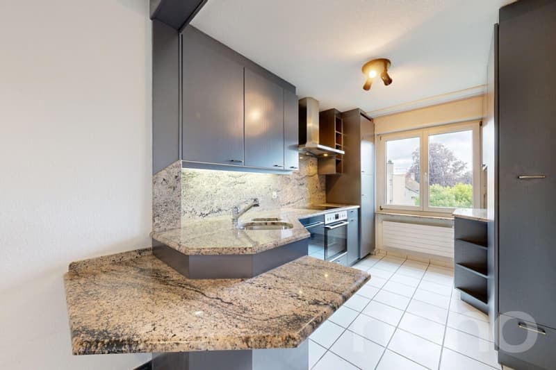 Bright 3.5-room apartment with balcony and garage in Schönenwerd (2)