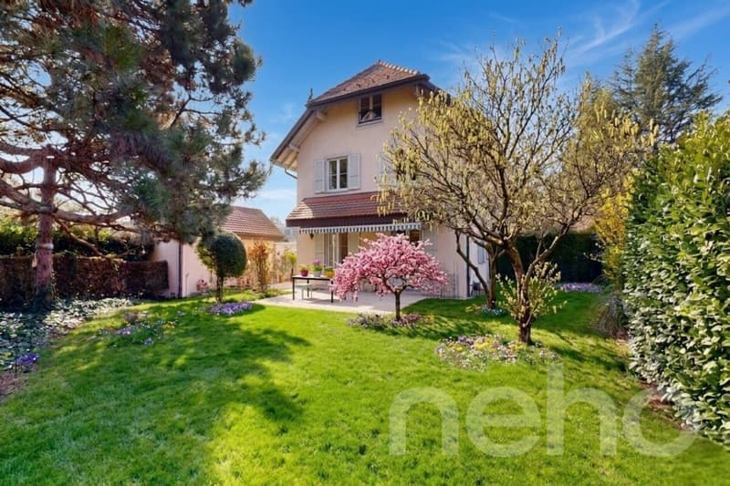 Semi-detached house with large garden and spacious volumes (2)