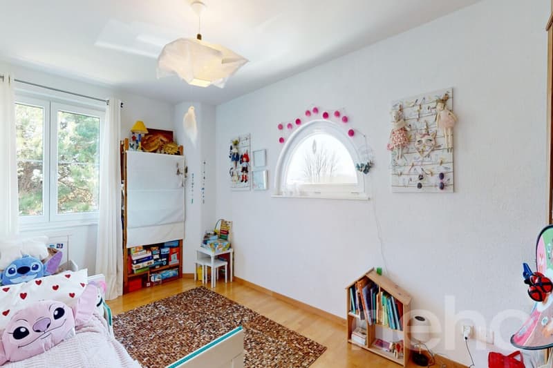 Semi-detached house with large garden and spacious volumes (11)