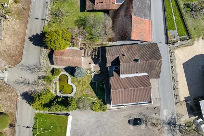 Stylish multi-generation house with terrace and plenty of privacy (2)
