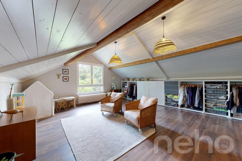 Renovated 1640 Farmhouse: 2 Apartments + Huge Barn with Great Potential (10)