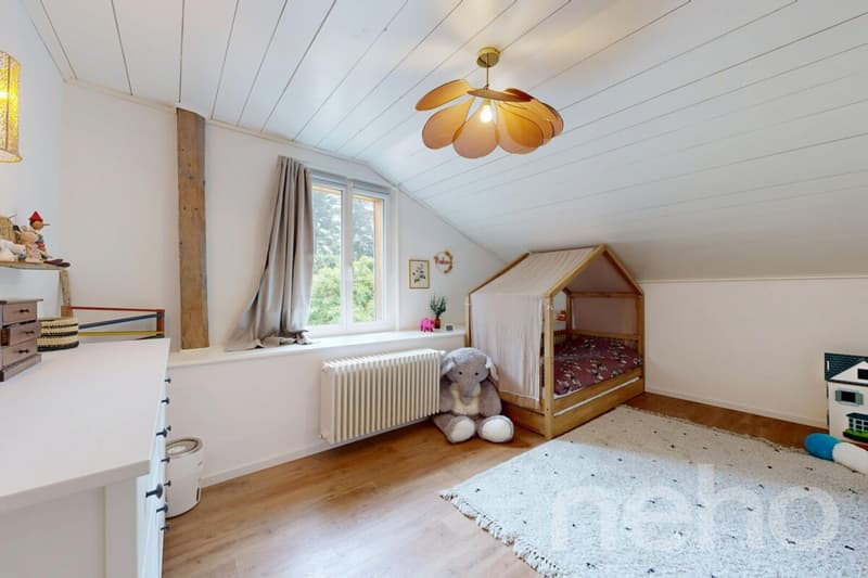 Renovated 1640 Farmhouse: 2 Apartments + Huge Barn with Great Potential (12)