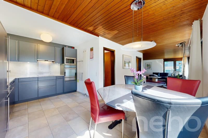 Maison avec une architecture unique et un grand paradis de jardin (4)