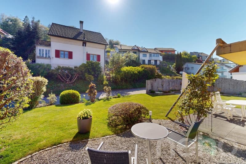 Maison avec une architecture unique et un grand paradis de jardin (2)