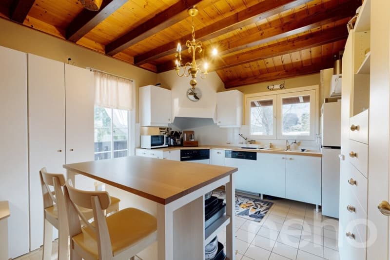 Chalet familial avec studio indépendant et terrain de 1 085 m² (8)