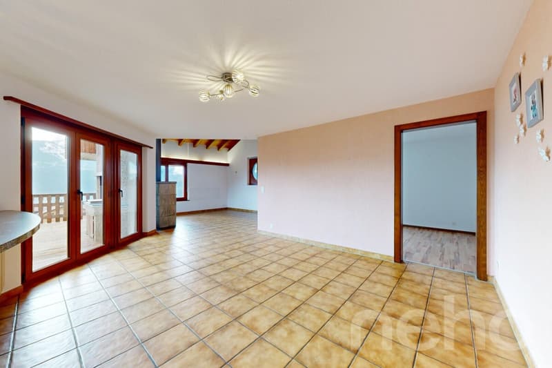 Großes Haus mit unabhängigem 2.5-Zimmer-Apartment - Freie Sicht (7)