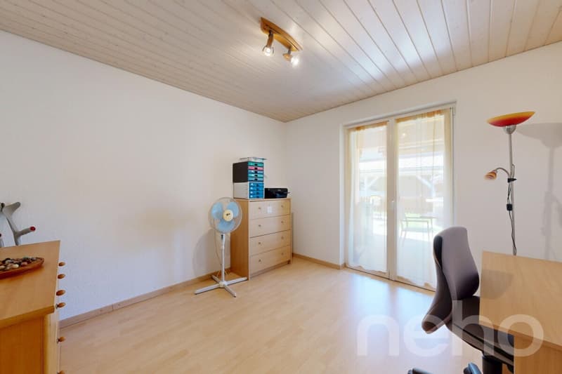 Bright ground-floor villa with tree-lined garden in Onnens (10)