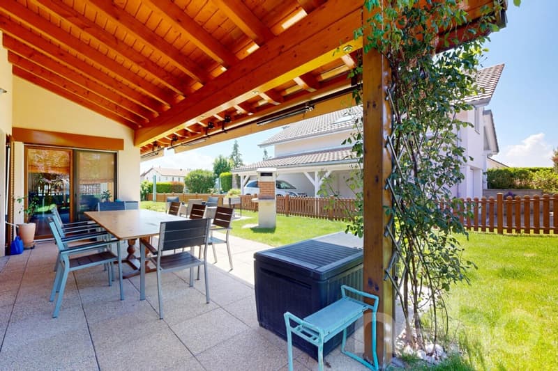 Bright ground-floor villa with tree-lined garden in Onnens (11)