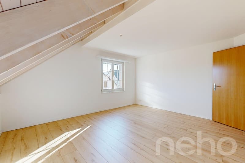 Stylish 4.5-room attic maisonette with charm and comfort (5)