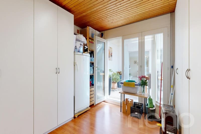 Charmante und grosszügige Dachwohnung an ruhiger Lage (11)