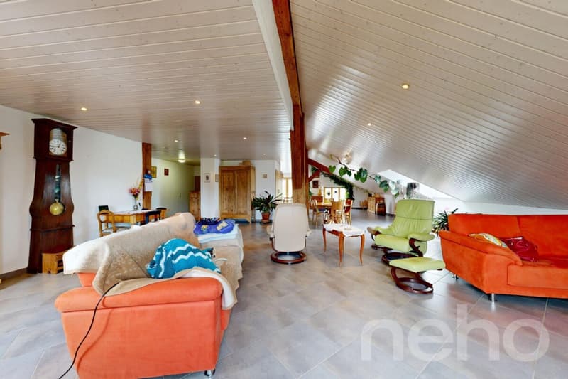 Einfamilienhaus mit etwa 380 m², großes Grundstück und Bergblick (5)