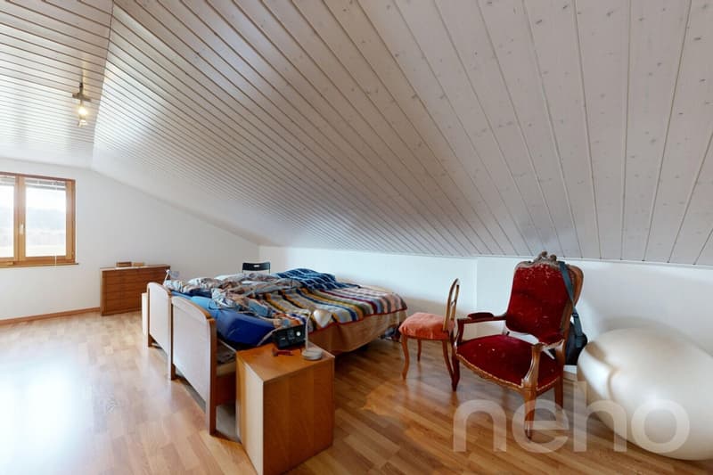 Einfamilienhaus mit etwa 380 m², großes Grundstück und Bergblick (10)
