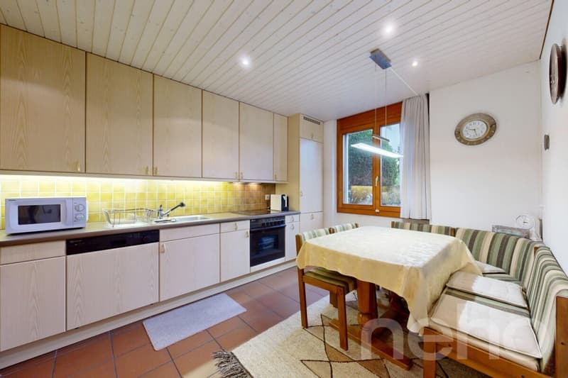 Row house with plenty of space for living and working (4)