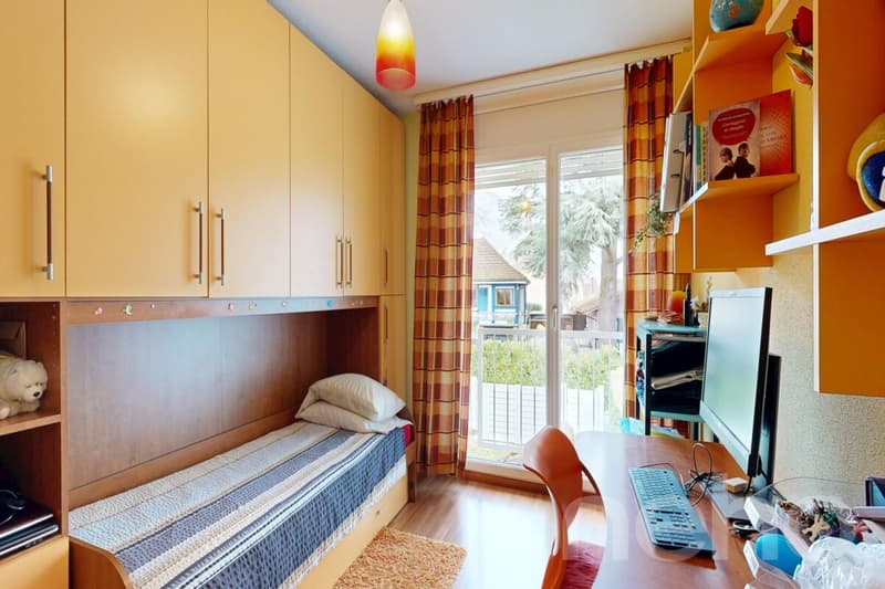 5 rooms, 180 m²: Beautiful end-of-terrace house with garden in Mies (10)