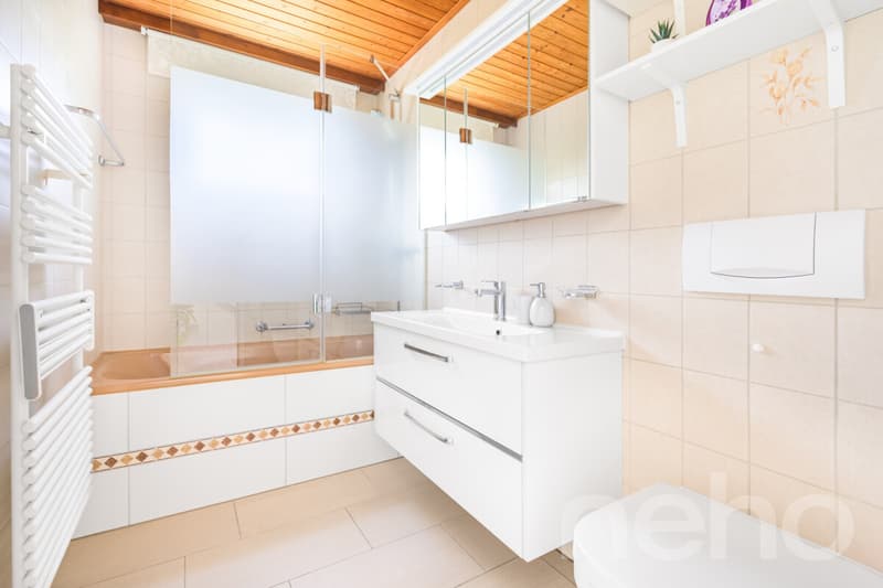 Maison mitoyenne moderne avec grand environnement (7)