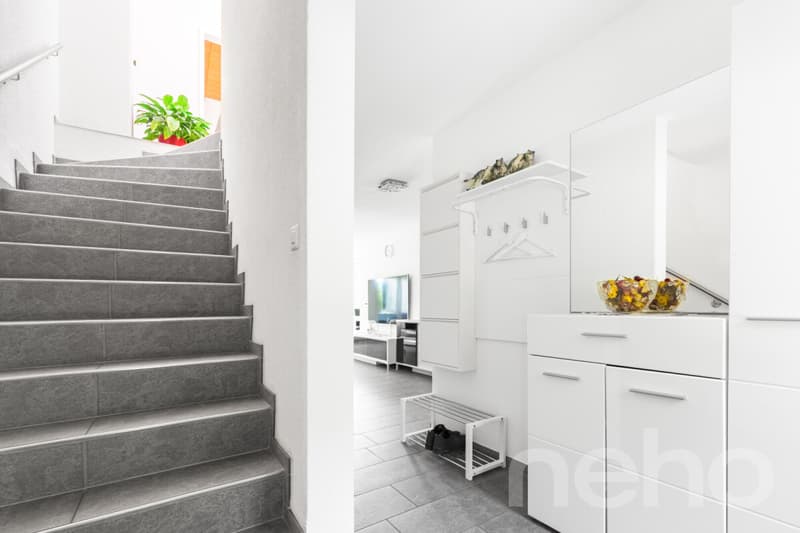 Maison mitoyenne moderne avec grand environnement (12)