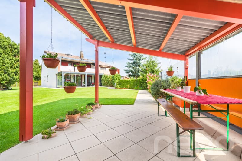 Maison mitoyenne moderne avec grand environnement (10)