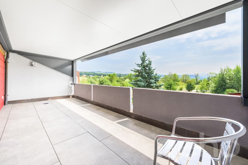 Maison mitoyenne moderne avec grand environnement (11)