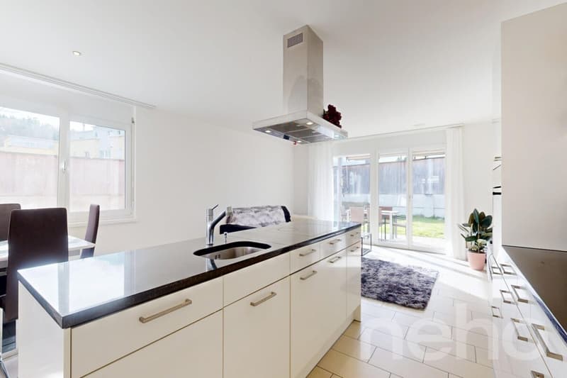 Moderne 3.5-Zimmer-Gartenwohnung mit 184 m² Garten und Sitzplatz (4)