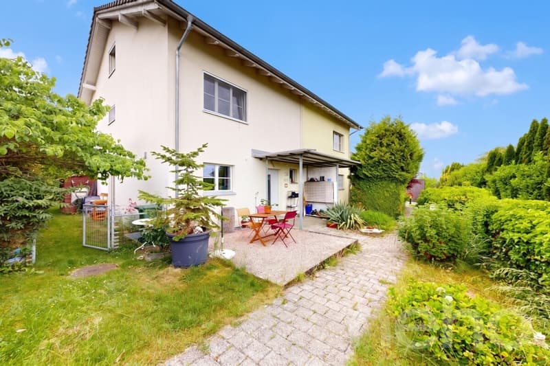 Spacious 5.5-room semi-detached house in Mönchaltorf (3)